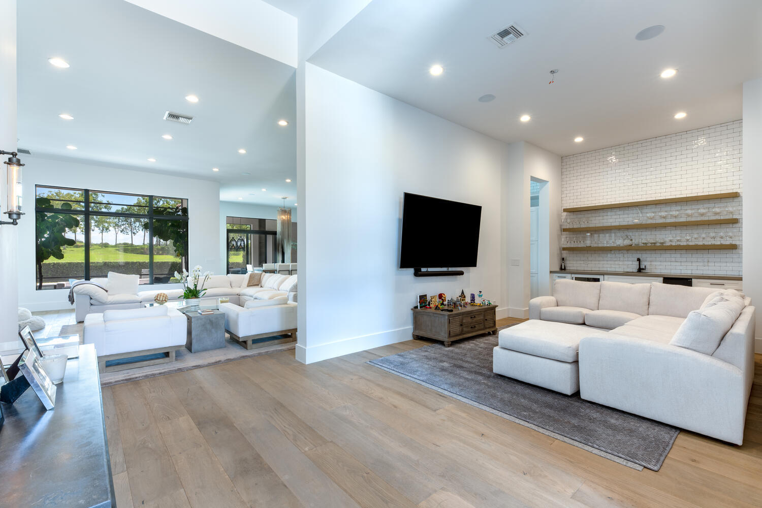 HUNTERS CHASE OF PALM BEACH POLO & COUNT - Residential