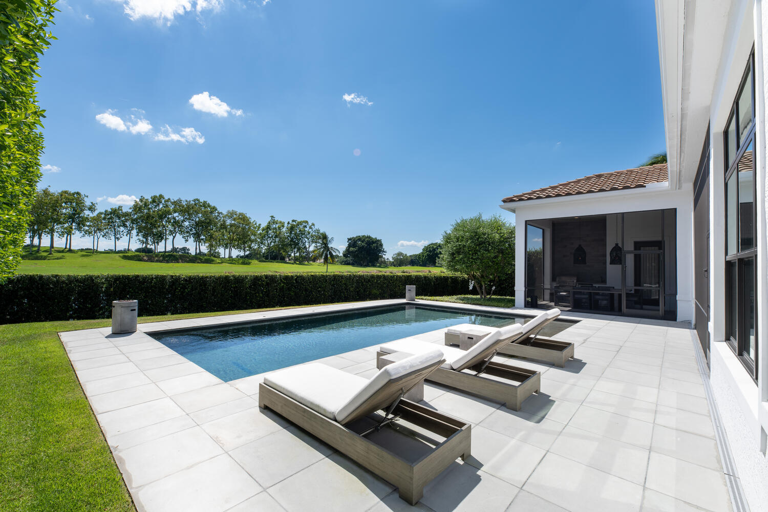 HUNTERS CHASE OF PALM BEACH POLO & COUNT - Residential