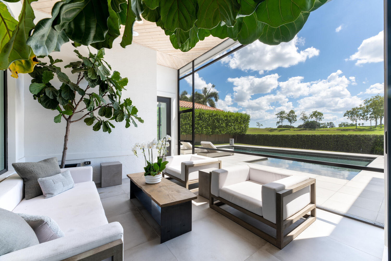 HUNTERS CHASE OF PALM BEACH POLO & COUNT - Residential