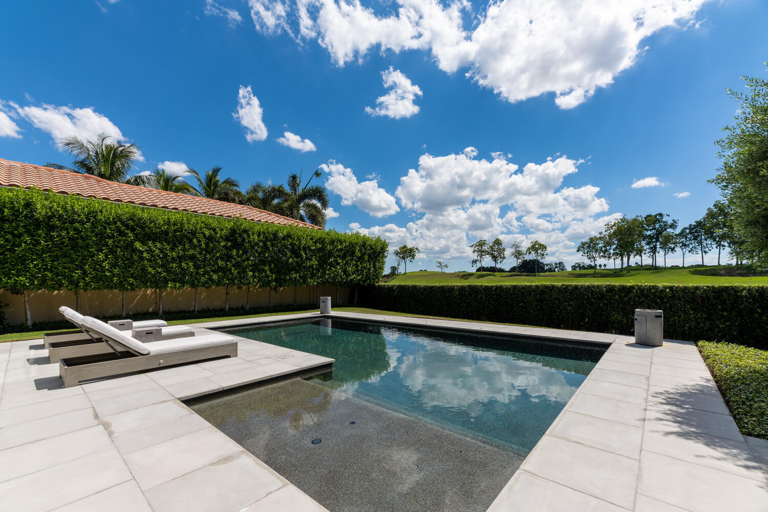 HUNTERS CHASE OF PALM BEACH POLO & COUNT - Residential