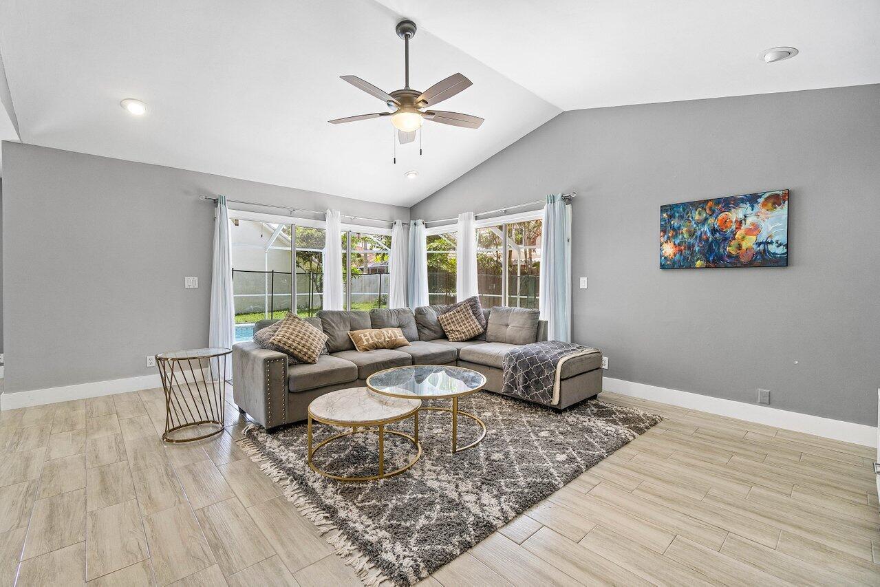 1984 White Coral Way
