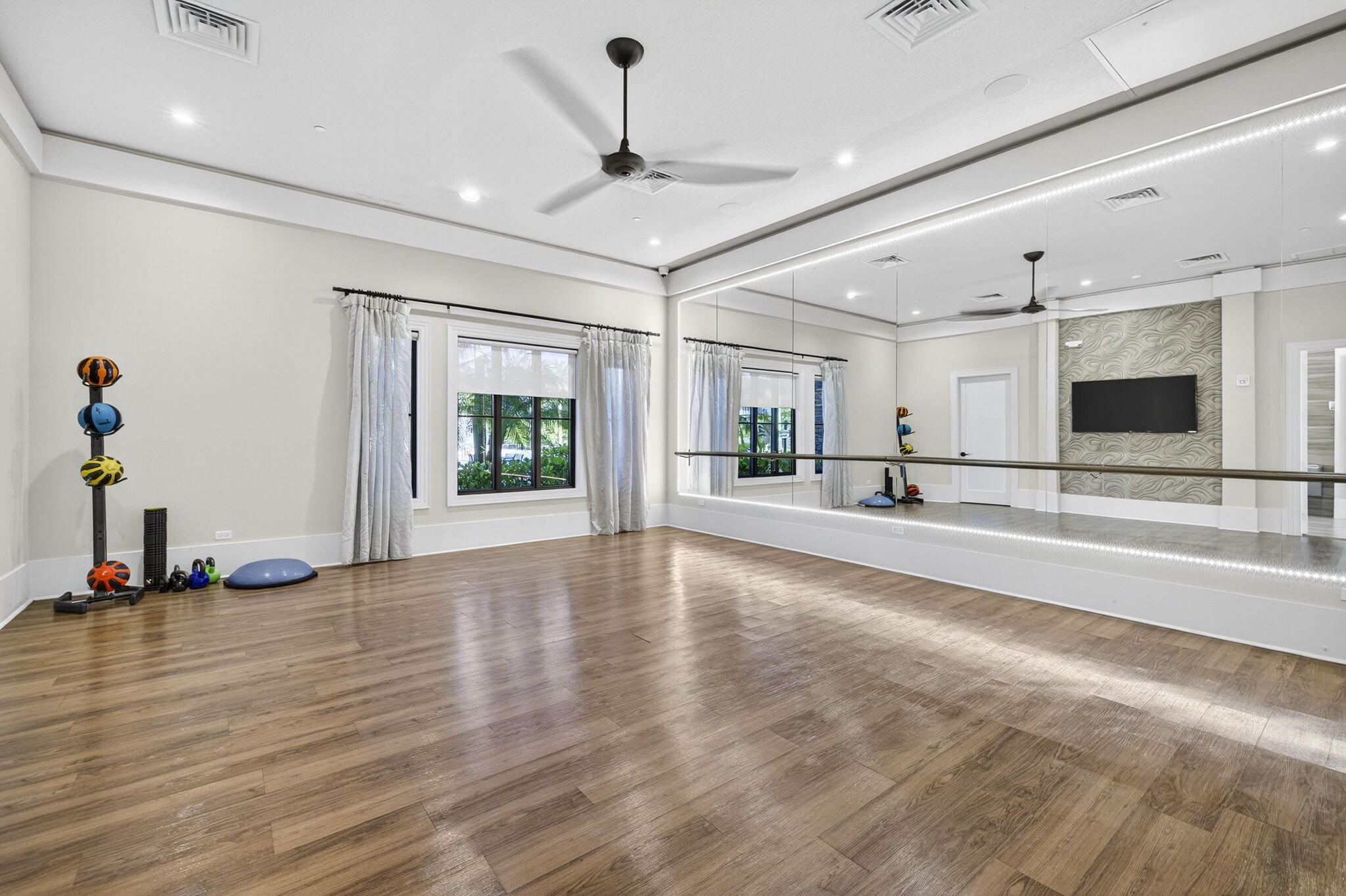 PALM MEADOWS ESTATES - Residential