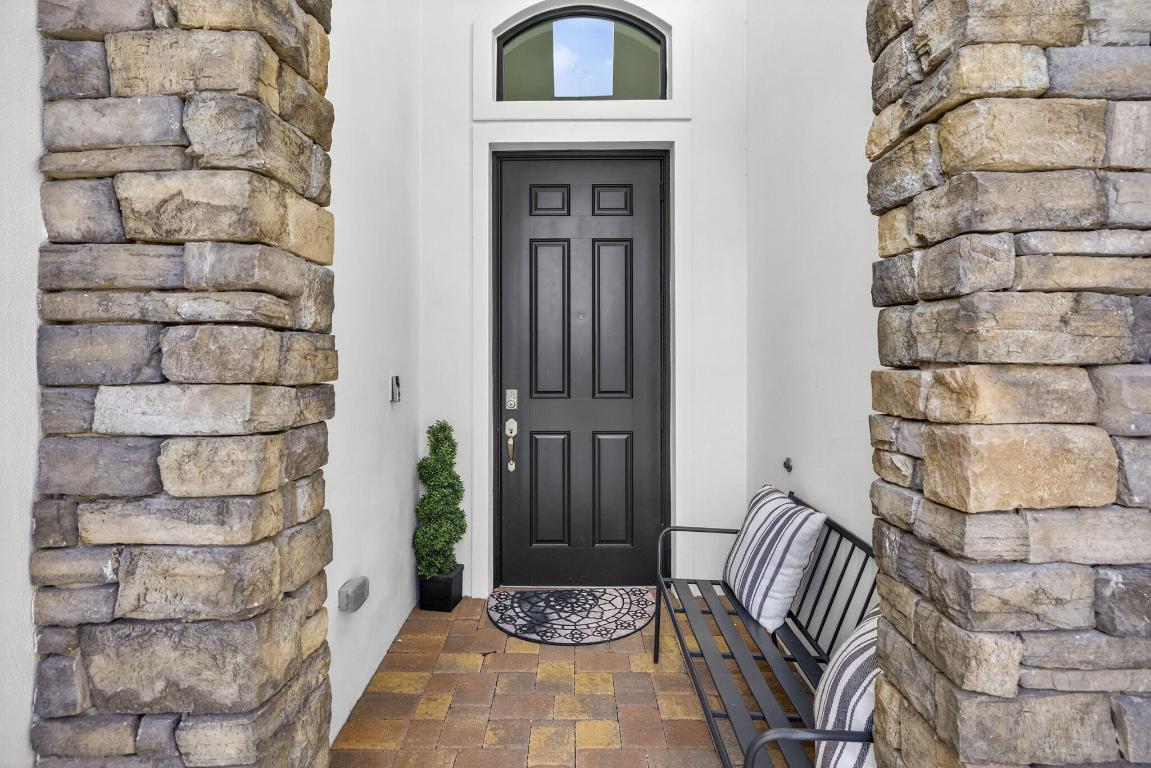 9123 Grand Prix Lane