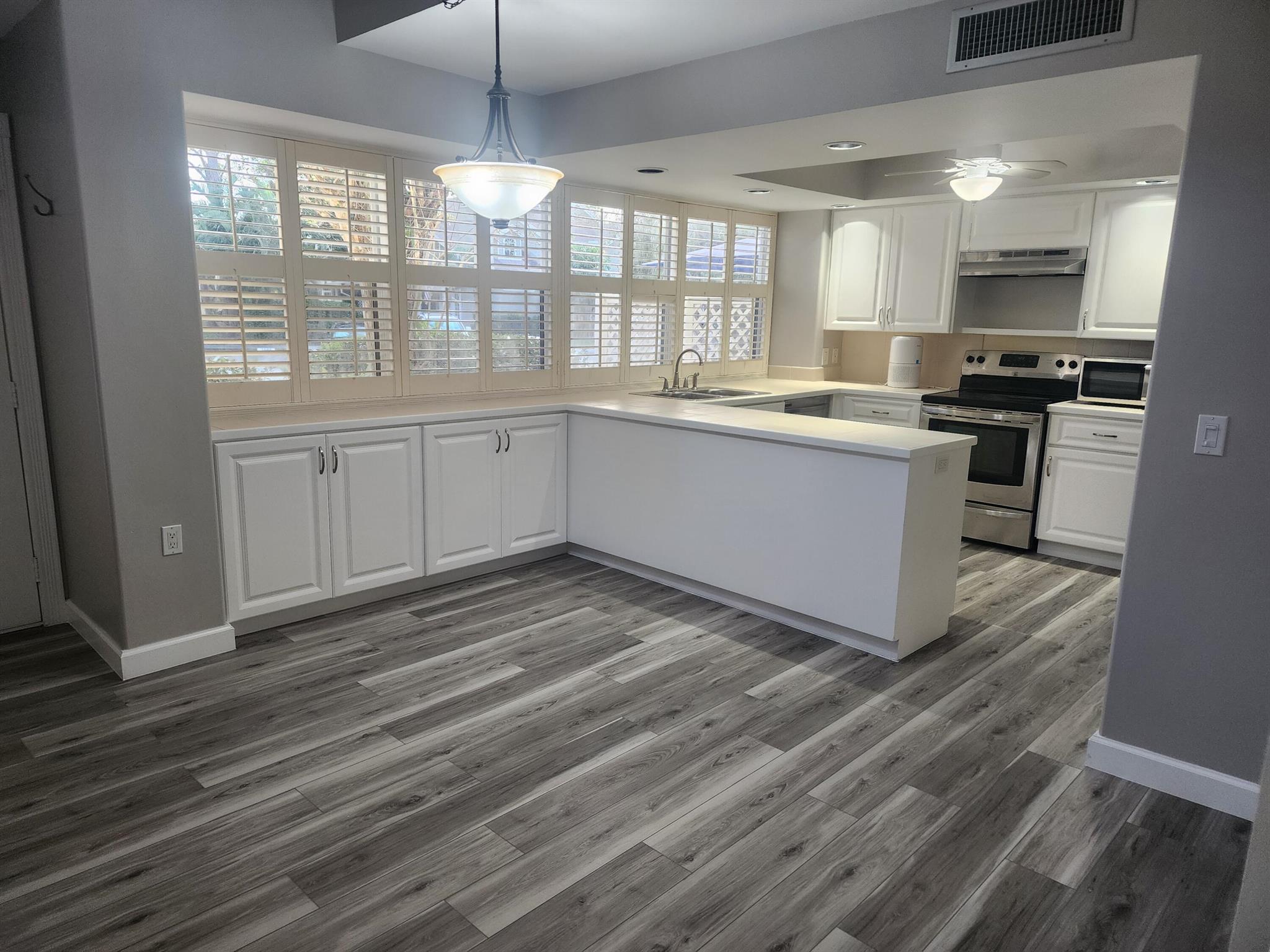 WELLESLEY AT SUNSET TRACE - Residential Lease