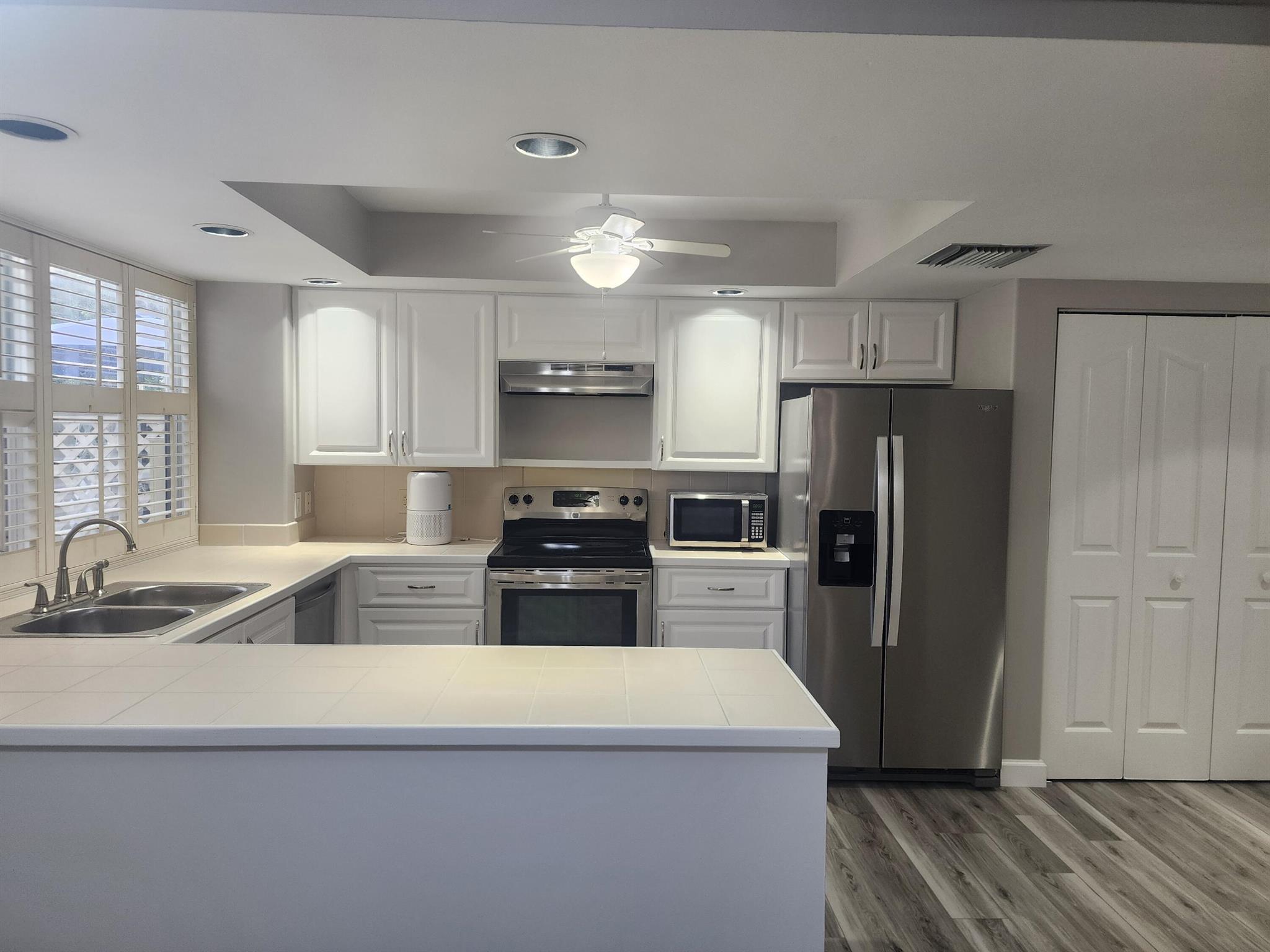 WELLESLEY AT SUNSET TRACE - Residential Lease