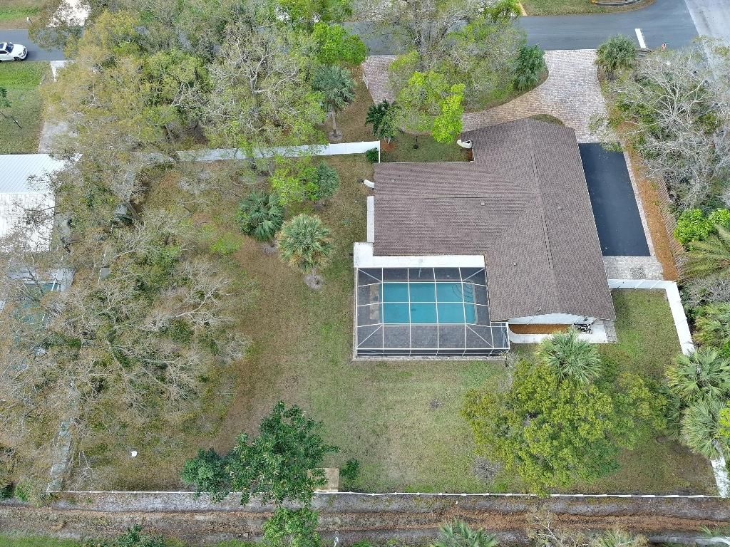 Photo of 1546 35th Avenue, Vero Beach, FL 32960 (MLS # R11158226)