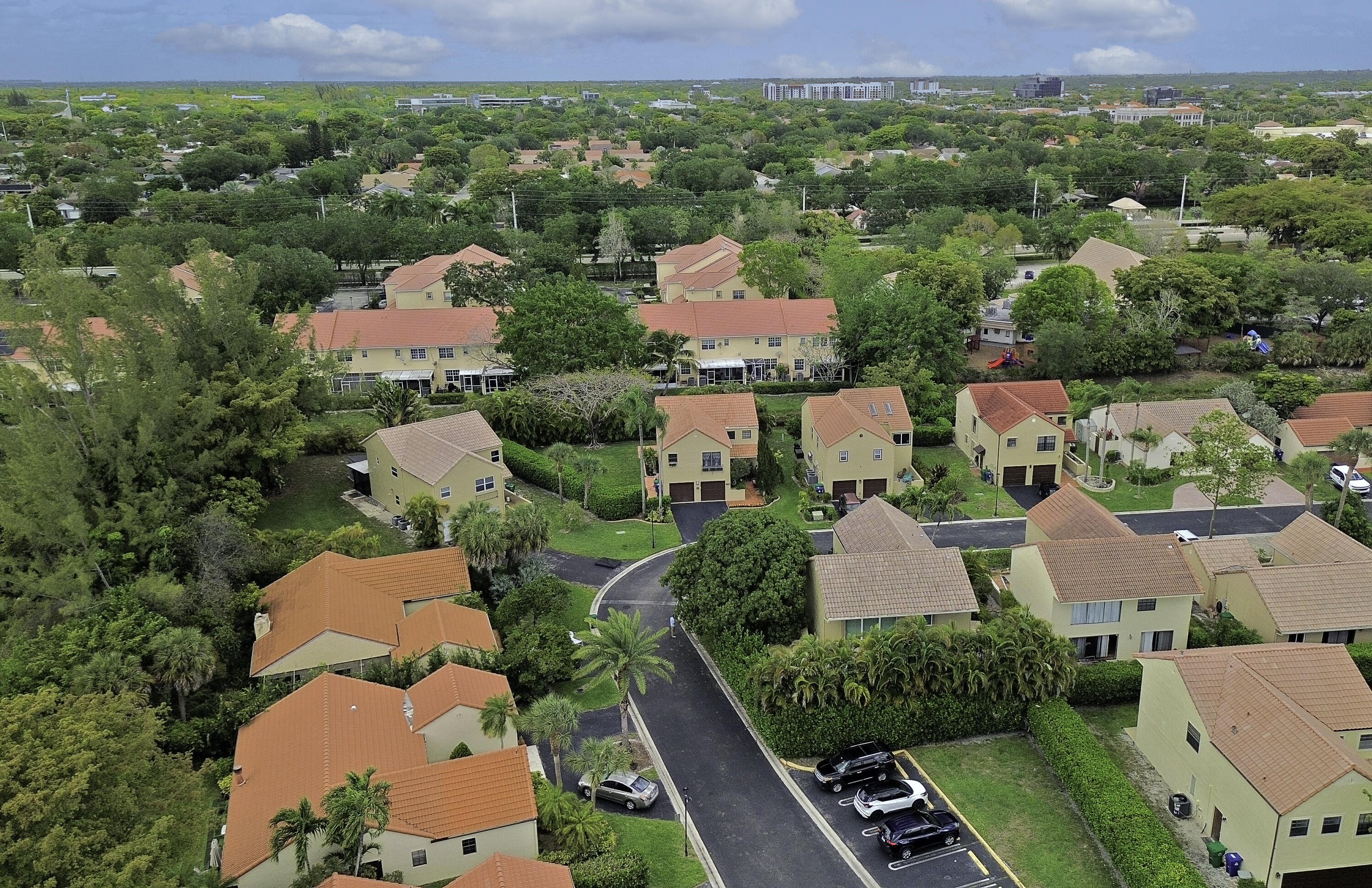 MAPLE WOOD VILLAS - Residential