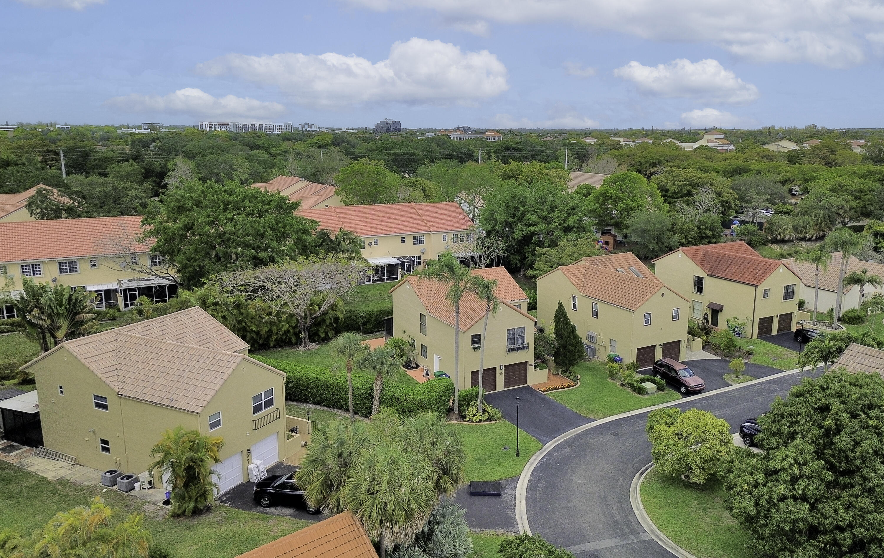 MAPLE WOOD VILLAS - Residential