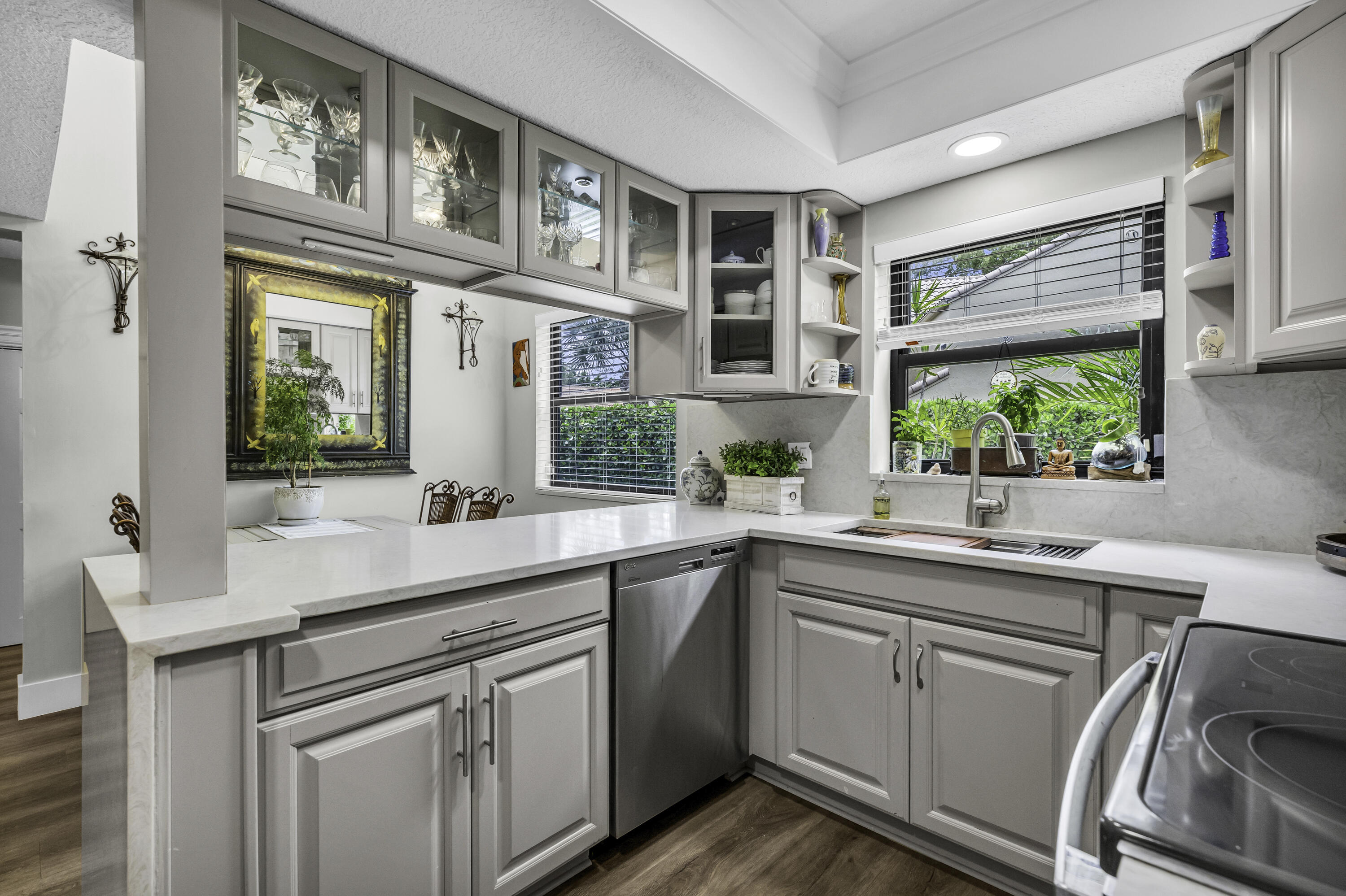 MAPLE WOOD VILLAS - Residential