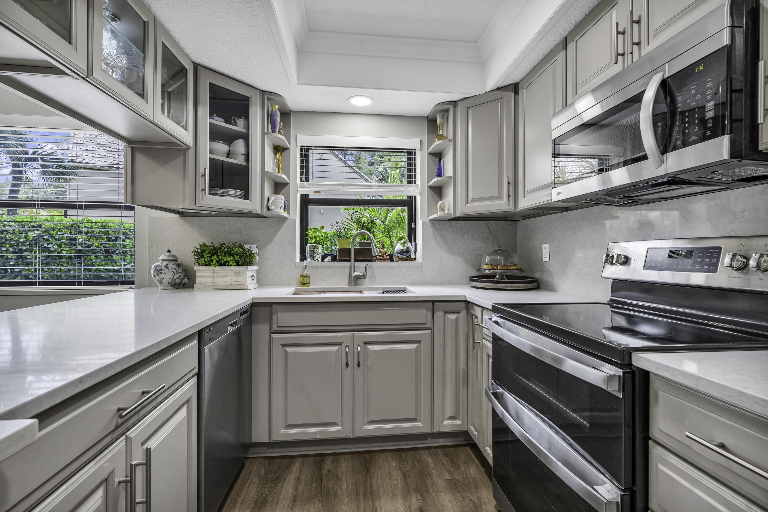 MAPLE WOOD VILLAS - Residential