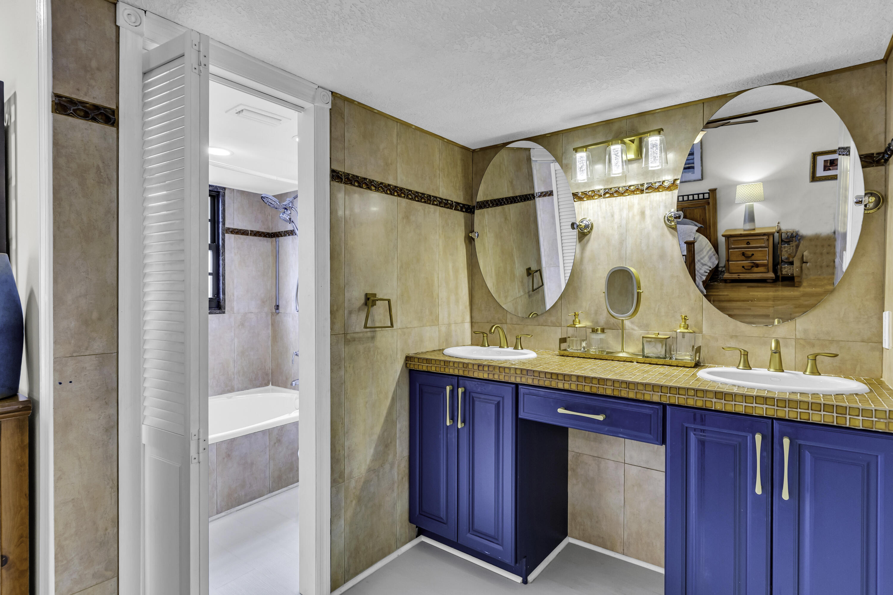 MAPLE WOOD VILLAS - Residential