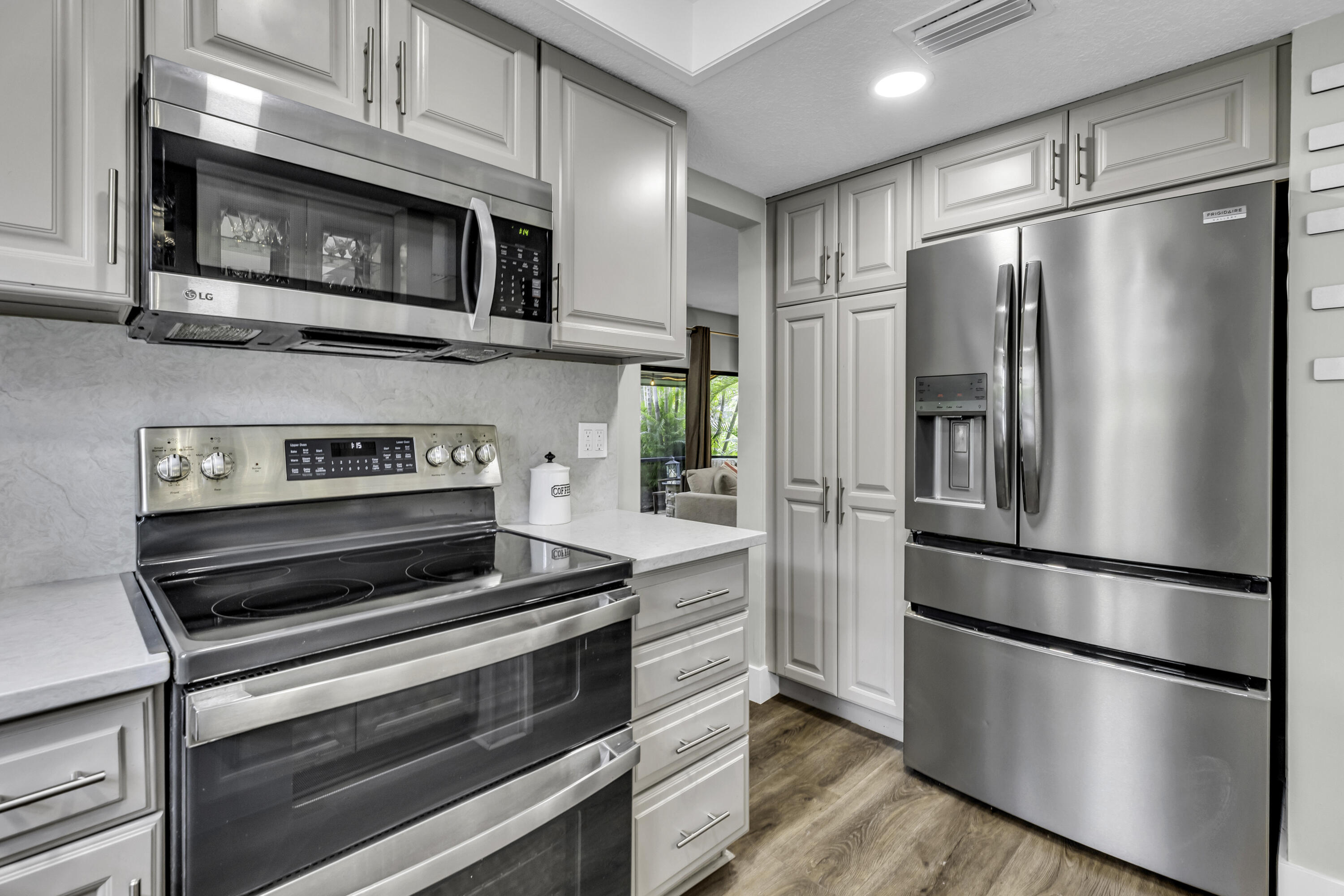 MAPLE WOOD VILLAS - Residential