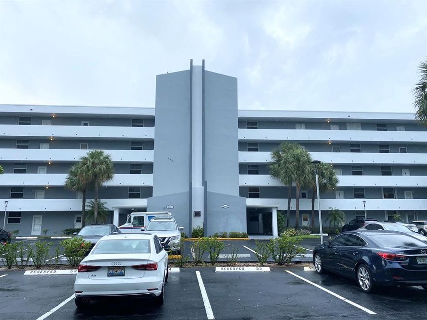 Rare  penthouse unit in all age building totally updated to the nines! 3 bedrooms, 2 full baths with all new porcelain plank tile flooring, all new open kitchen with quartz countertops, new GE appliances, new white shaker cabinetry, new LED lighting. Interior laundry room with washer and dryer.  All three bedrooms have new recessed LED lighting, and both baths totally updated with quartz countertops, smart mirrors, new plumbing and LED light fixtures. Screen enclosed porch/patio has plank tile to match the inside of the unit. Impact windows. This is an all age building, located in East Boca only 1 mile from the beach and close to Boca's pristine beaches and both downtown Boca Raton and humming Atlantic Ave. Children welcome, Secure building & lobby entrance