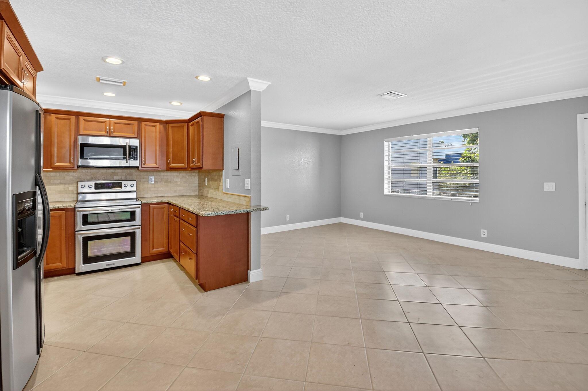 Beautifully renovated 1-bedroom, 1-bath condo located on the 2nd floor in Kings Point an over 55+ community. This condo is bright and features an open-concept kitchen with granite countertops, stainless steel appliances, and stylish cabinetry, upgrades include tile flooring throughout, crown molding, baseboards, recessed lighting. The updated bathroom offers a spacious shower, double vanity sinks, and extra storage. The large bedroom provides direct access to the enclosed patio, where you'll also find a full-size washer and dryer for added convenience. Amenities: Billiards, Bocce Ball; Cafe/Restaurant; Clubhouse; Community Room; Courtesy Bus; Fitness Center; Game Room; Golf Course; Multiple Pools, Library; Shuffleboard; Tennis. Close to FL turnpike, Restaurants & Delray Med. Center.