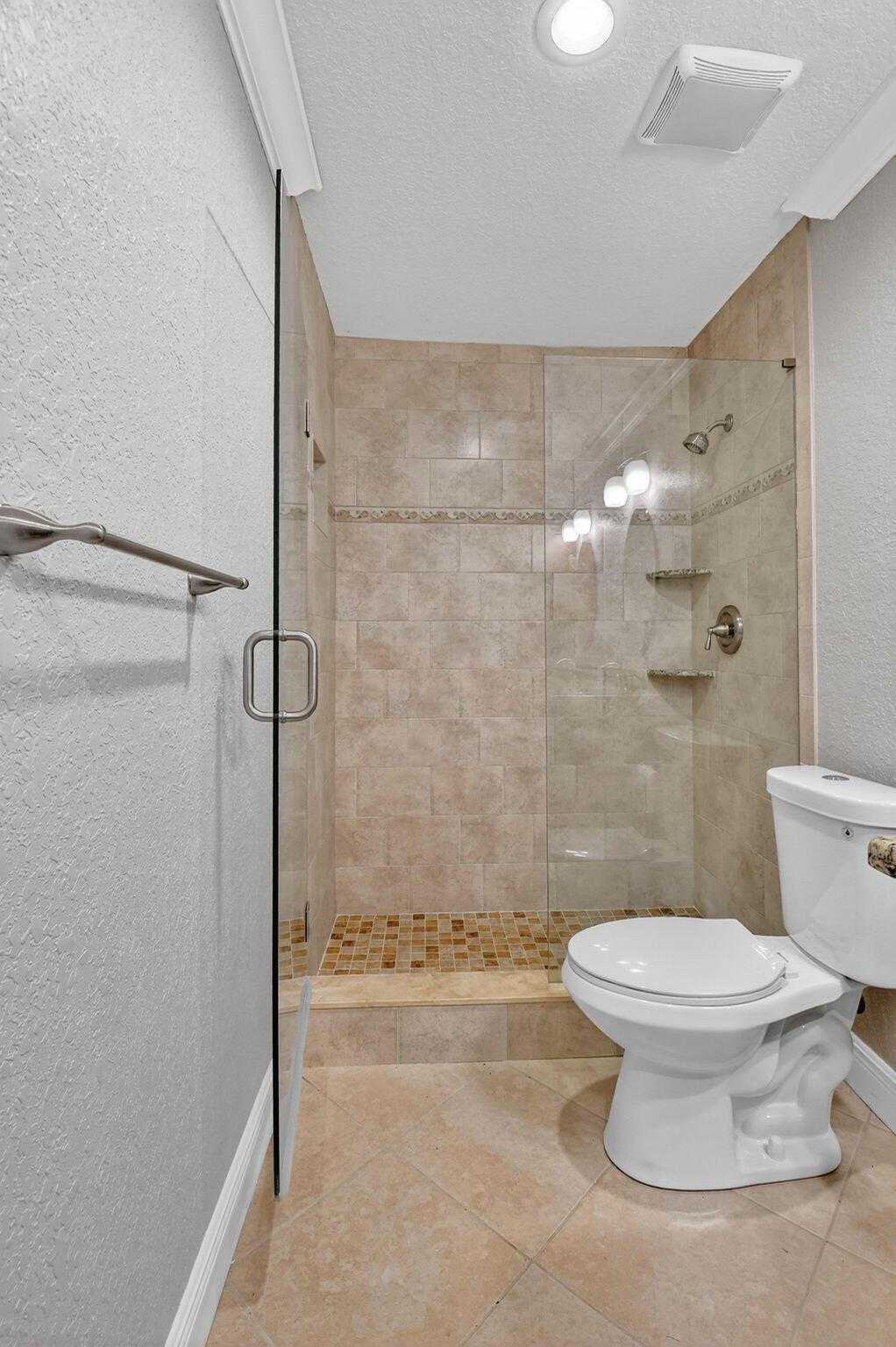 KINGS POINT BURGUNDY COND - Residential Lease