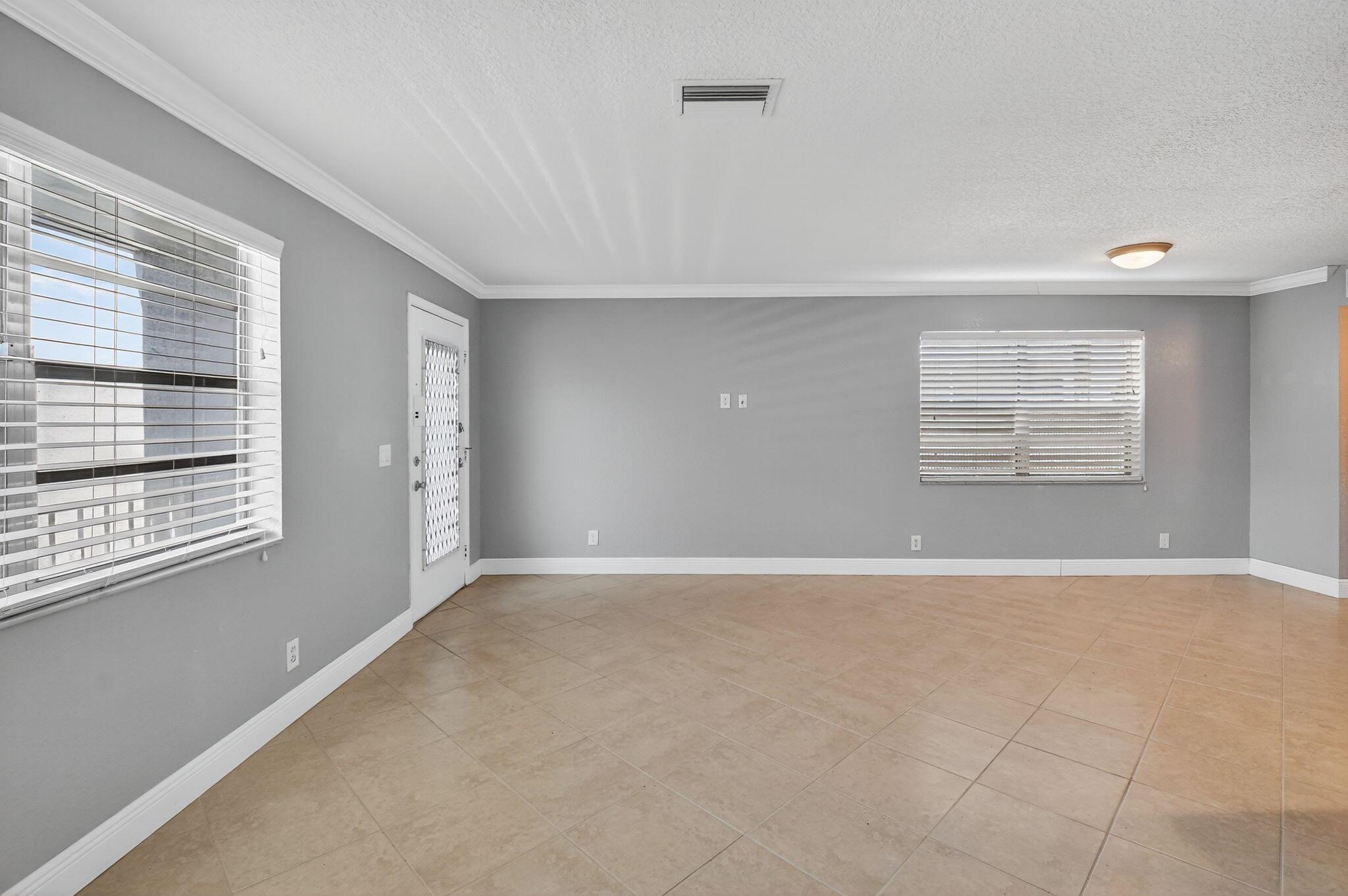 KINGS POINT BURGUNDY COND - Residential Lease