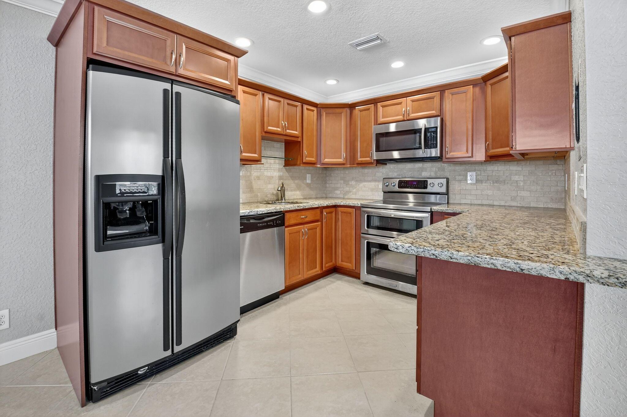 KINGS POINT BURGUNDY COND - Residential Lease