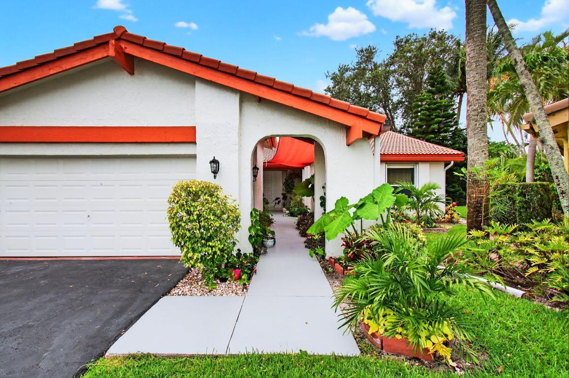 5735 Lakeview Mews Circle
