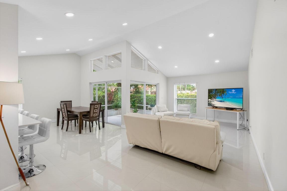 5735 Lakeview Mews Circle