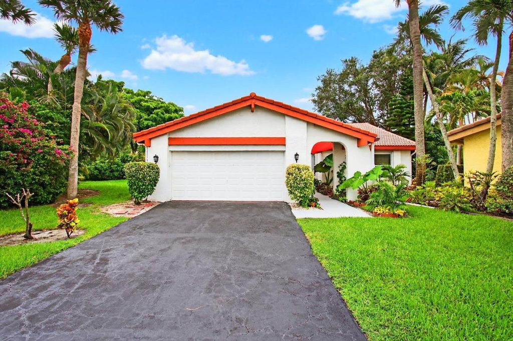 Photo of 5735 Lakeview Mews Circle, Boynton Beach, FL 33437 (MLS # R11154141)