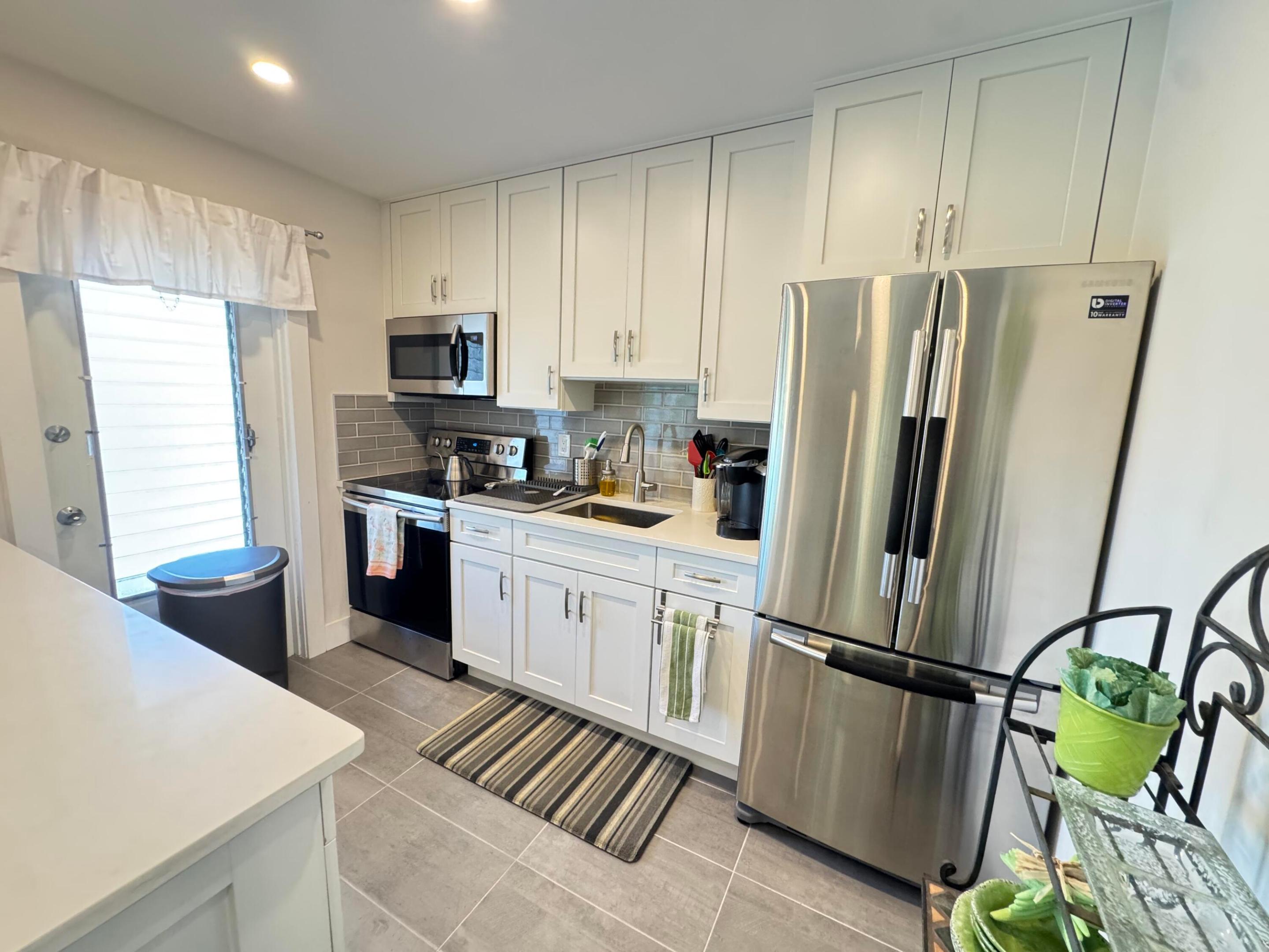 COLONIAL RIDGE CORP - Residential Lease