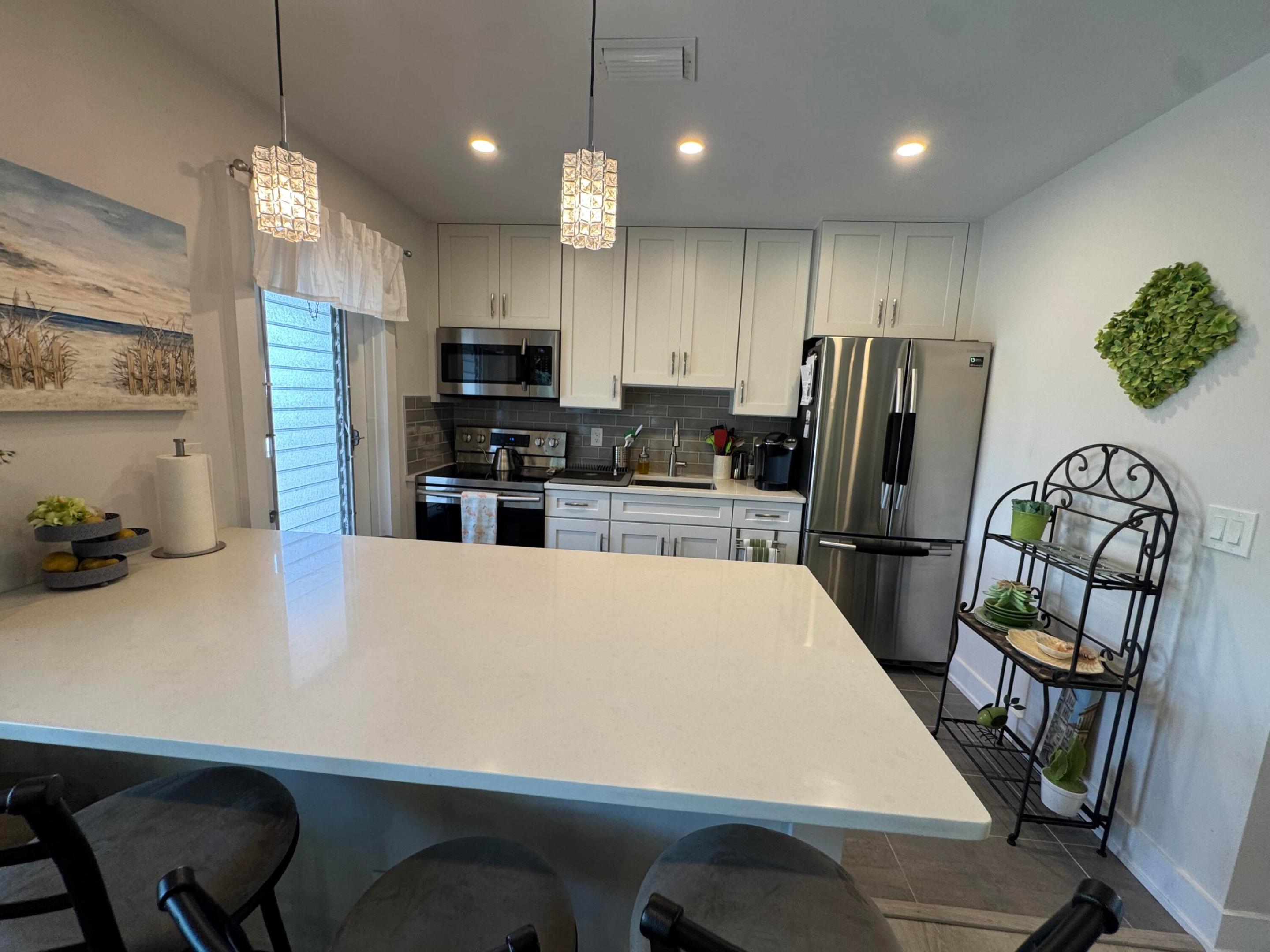 COLONIAL RIDGE CORP - Residential Lease