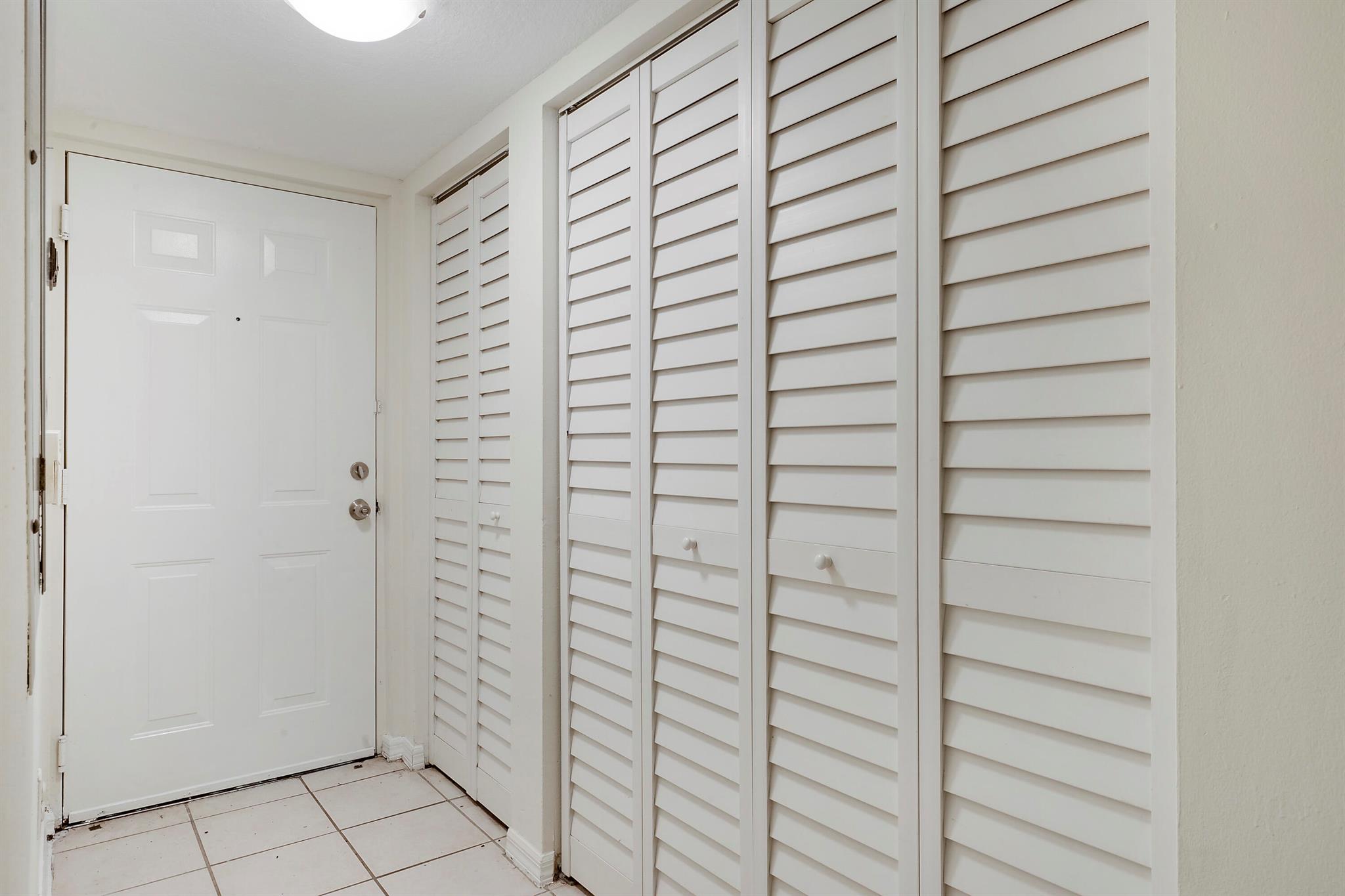 EMERALD ISLE AT LAGUNA LA - Residential Lease