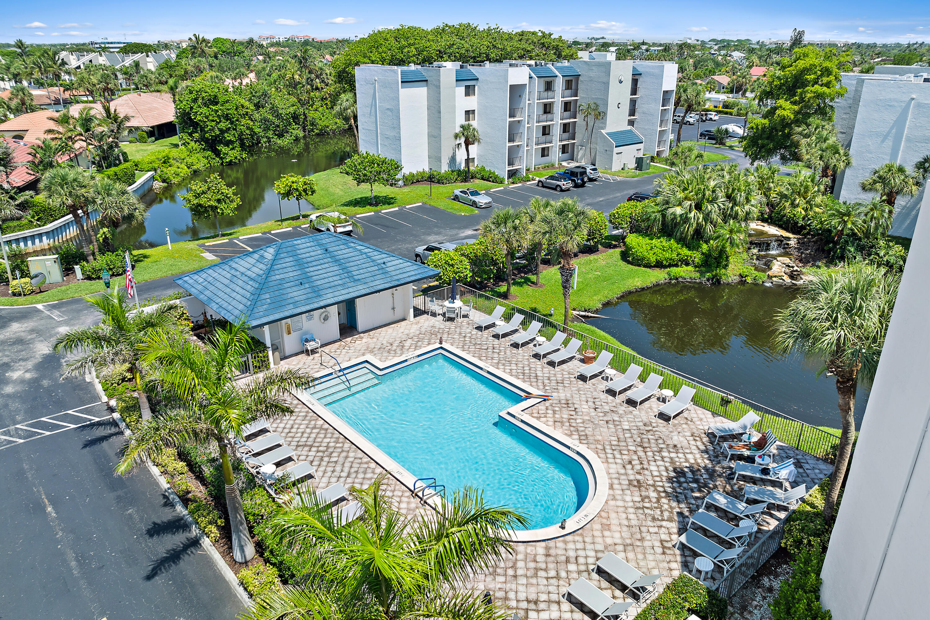 Available Aug 20 to Oct 31 Owner occupied first 2 weeks of November ..Relax and experience a life style that has made the Jupiter one of the most popular vacation spots in the world. Baby steps to the Jupiter Beach in 33477! This is a walk to the beach great location condo on the lake is a fantastic product! Sweet 1 bedroom, 1.5 bath unit in Sea Rise E building overlooking small lake. Walk to beach, shoppes and much more