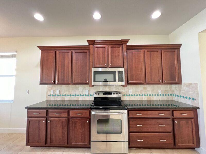 TRADITION PLAT NO 19 - Residential Lease