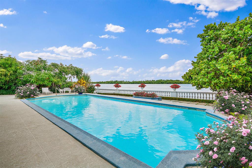 REGENTS PARK - Residential