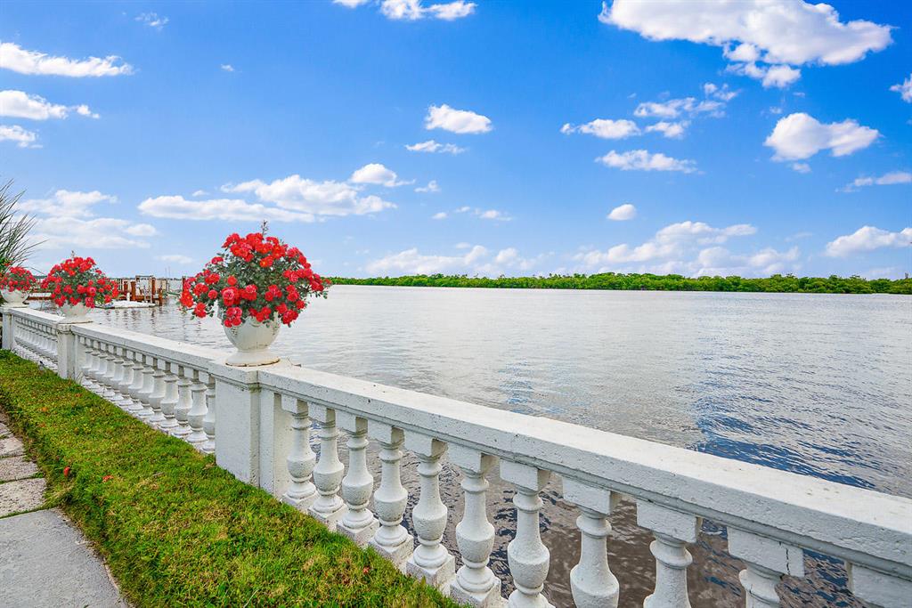 REGENTS PARK - Residential