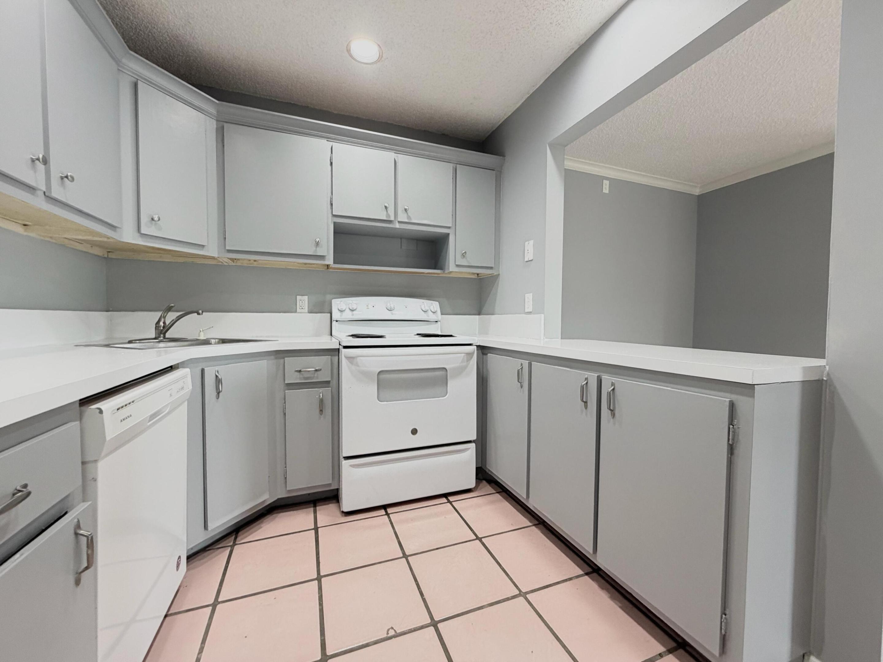 PINE RIDGE AT HAVERHILL C - Residential Lease