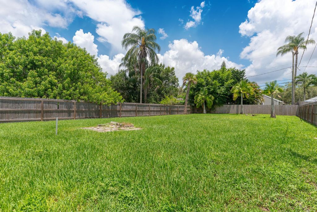 Photo of 893 SW 35th Street, Palm City, FL 34990 (MLS # R11085589)