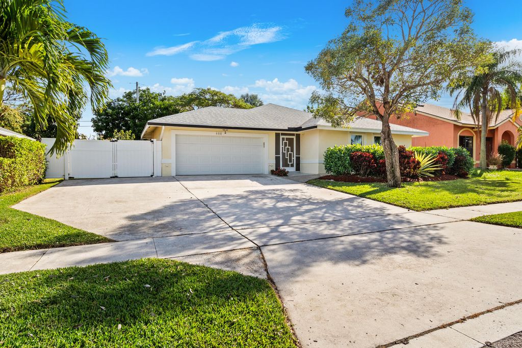 Photo of 600 NW 9th Court, Boynton Beach, FL 33426 (MLS # R11046743)