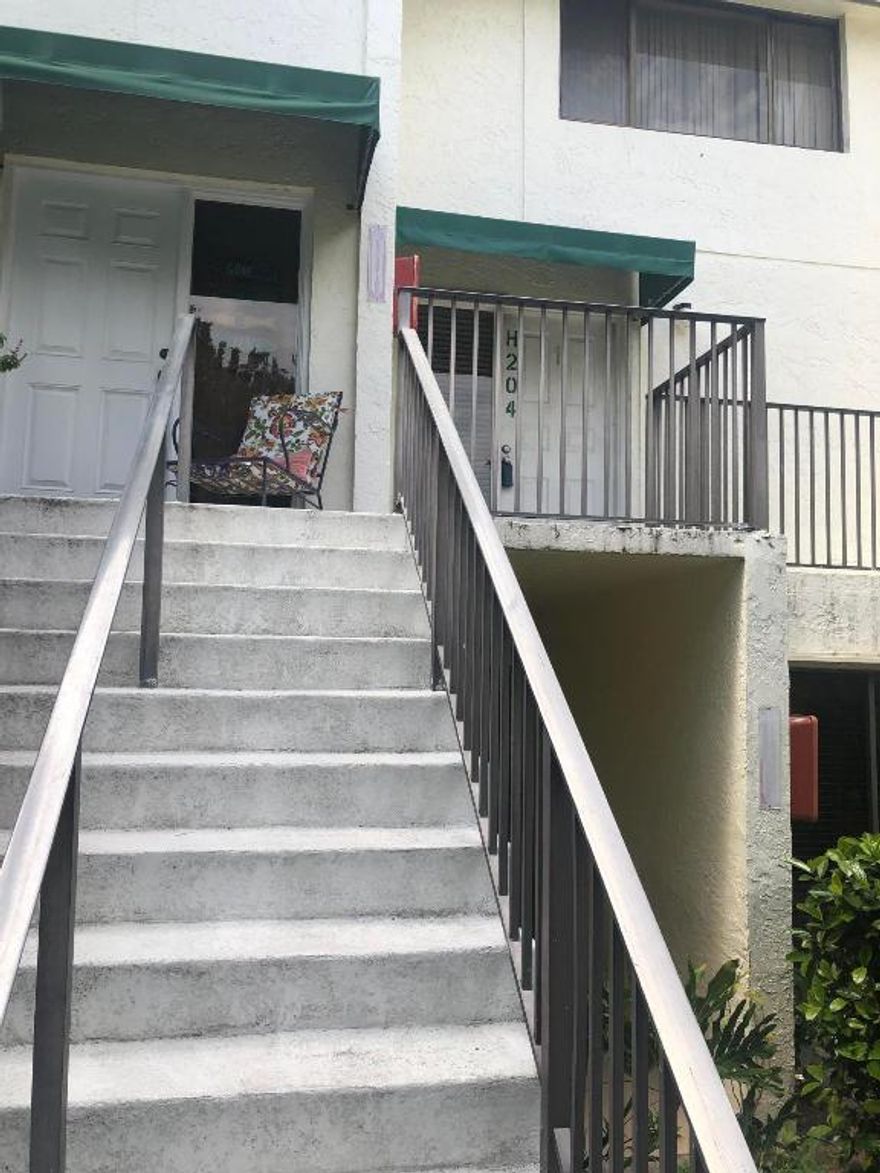 BEAUTIFUL 2 BEDROOM 2 B ATH VERY SPACIOUS TOWNHOUSE STYLE CONDO IN THE RACQUET CLUB OF DEER CREEK GRANITE KITCHEN STAINLESS APPLIANCES FRESHLY PAINTED UNITE  AND LIVING ROOM ON ONE FLOOR  AND 2 BEDROOMS ON SECOND FLOOR ...RECENTLY UPDATED-- TILED THRU OUT ...2 PATIOS OVERLOOKING TENNIS COURTS