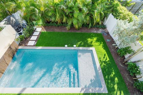 Tiny photo for 130 NE Wavecrest Way, Boca Raton, FL 33432 (MLS # R11168927)