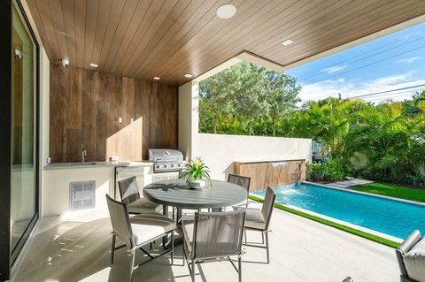Tiny photo for 130 NE Wavecrest Way, Boca Raton, FL 33432 (MLS # R11168927)