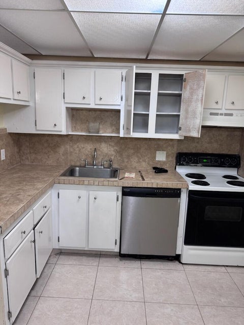 Tiny photo for 1010 COUNTRY CLUB Drive #108, Margate, FL 33063 (MLS # B26080034)