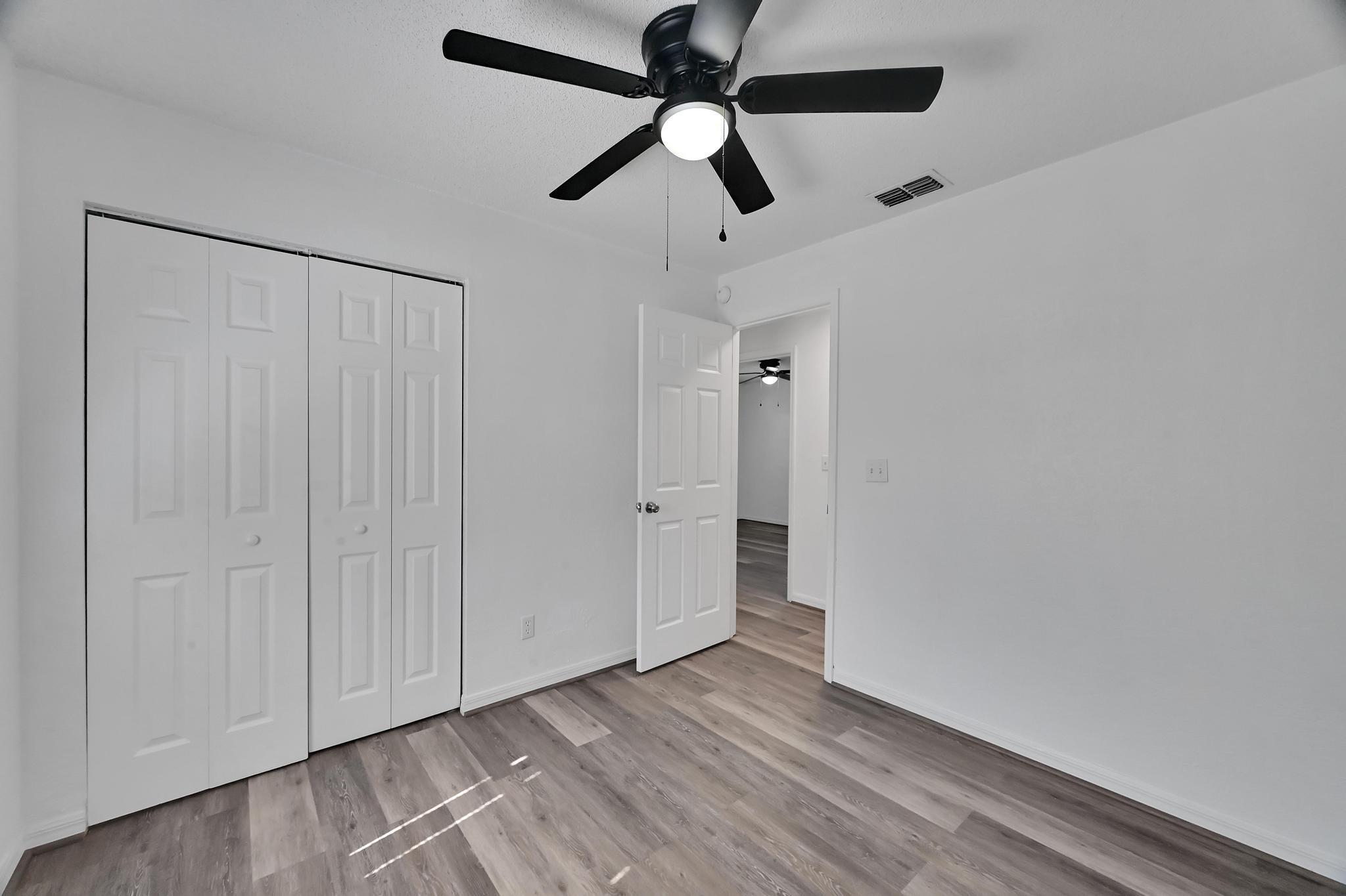 LAKE HAVEN EST SEC 2 - Residential Lease