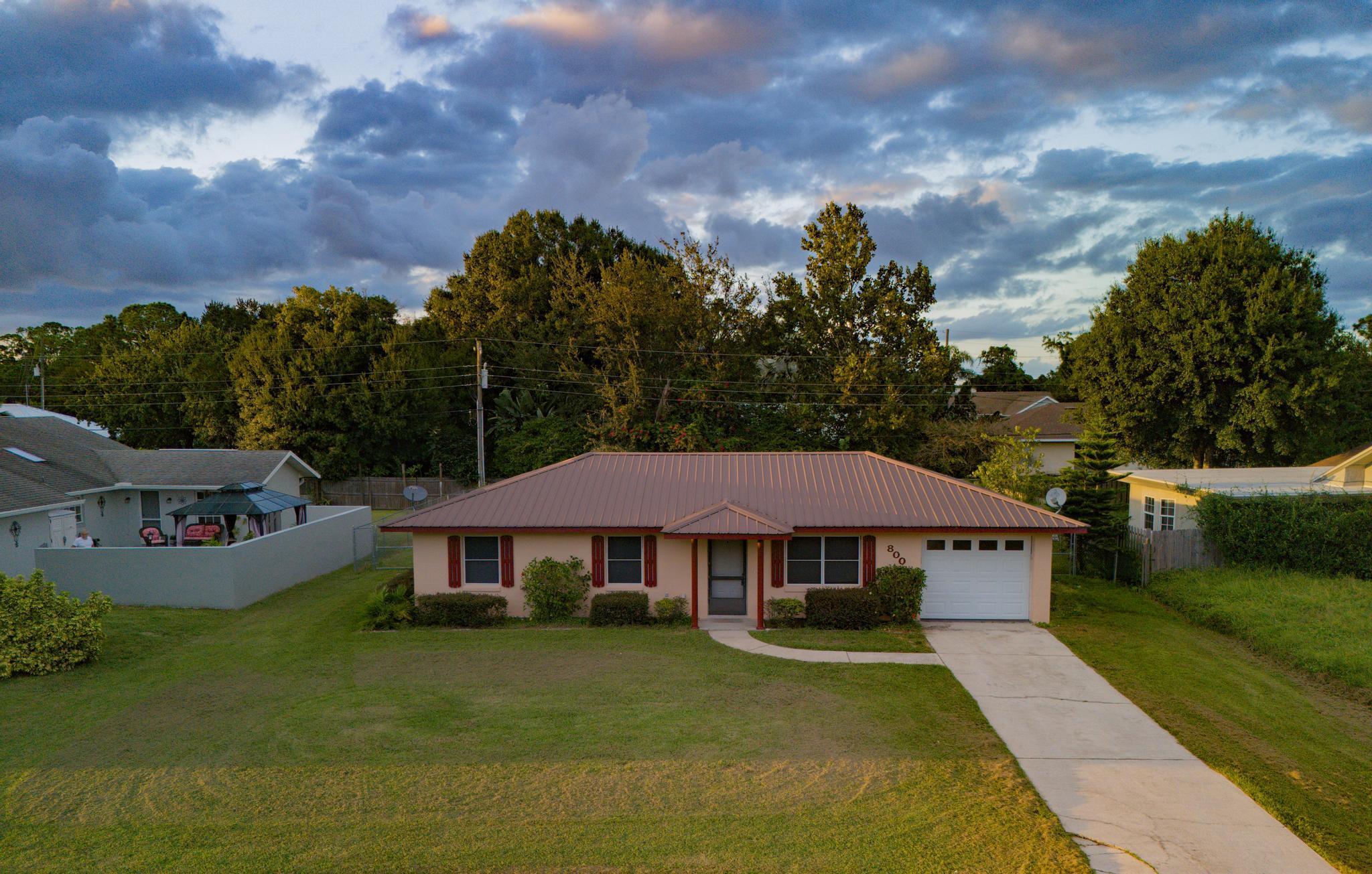 LAKE HAVEN EST SEC 2 - Residential Lease