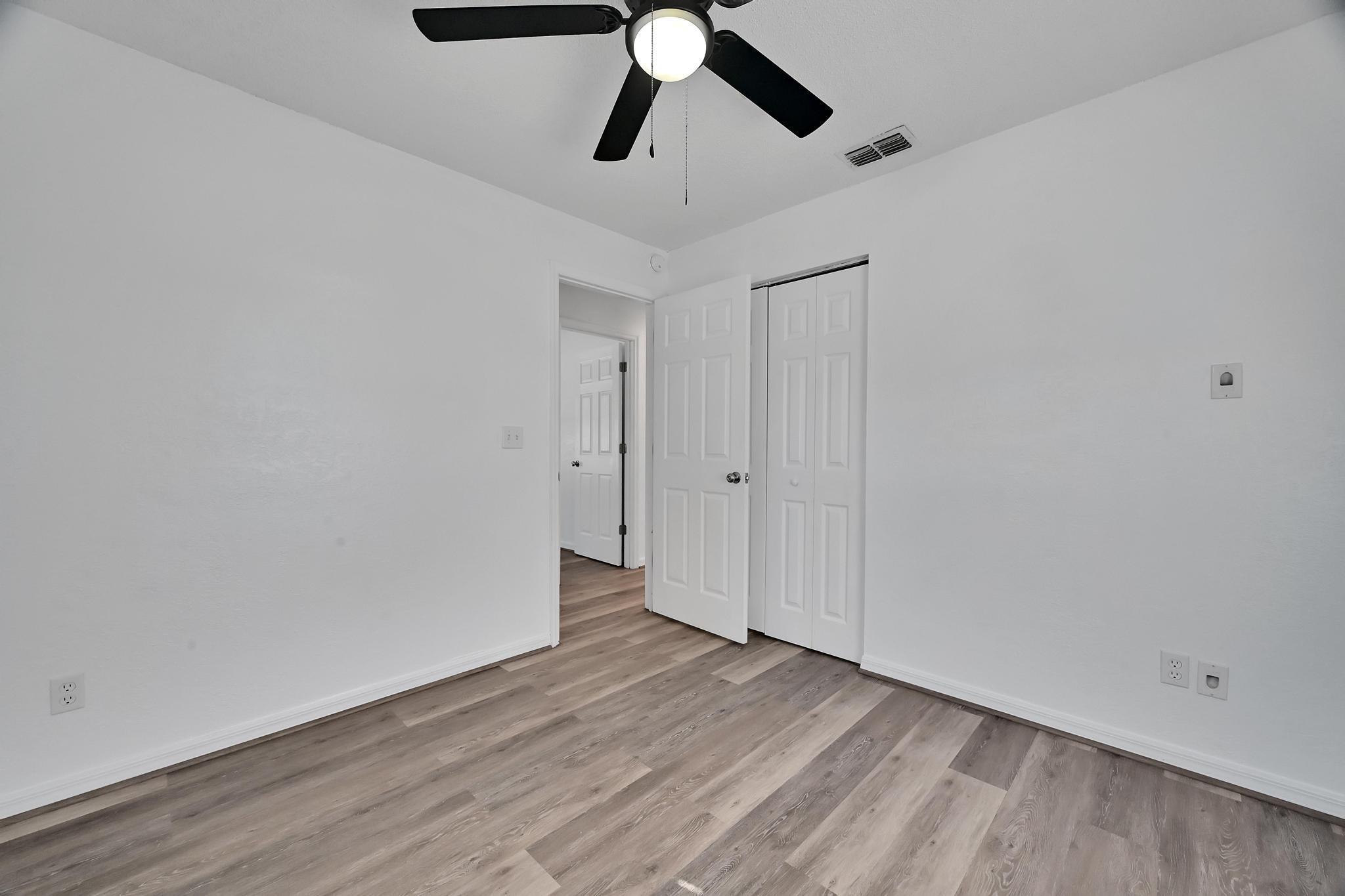 LAKE HAVEN EST SEC 2 - Residential Lease