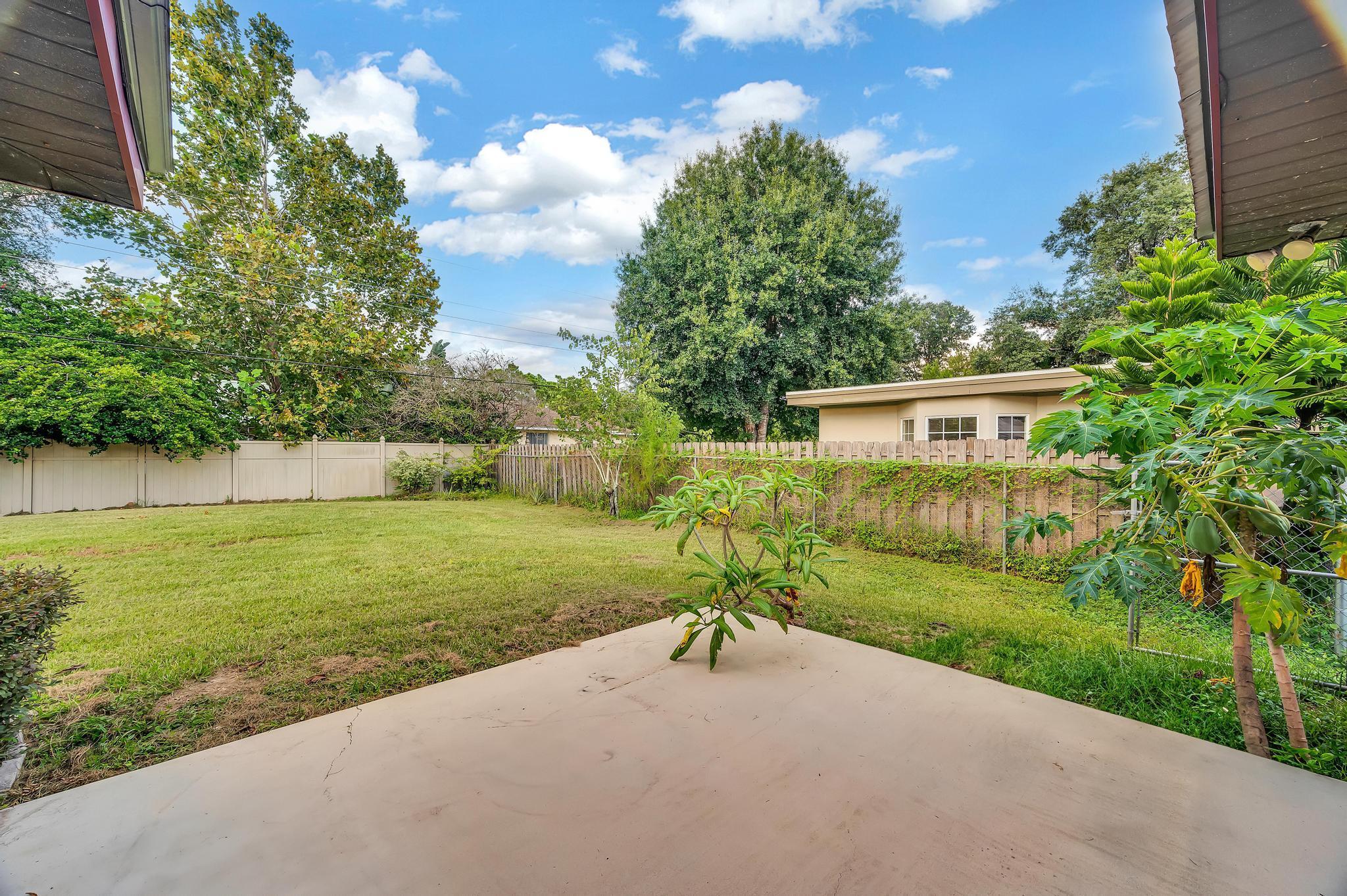 LAKE HAVEN EST SEC 2 - Residential Lease