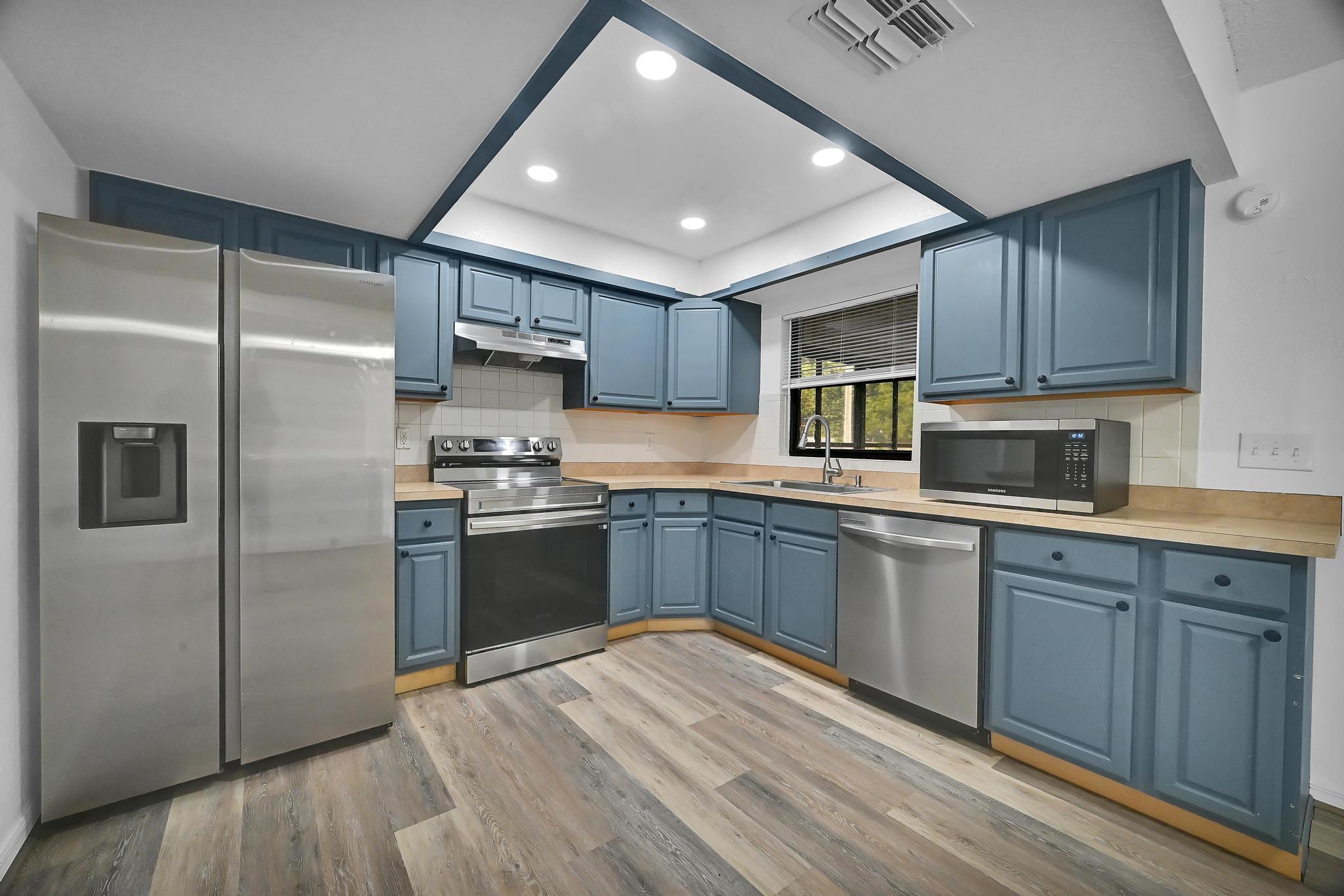 LAKE HAVEN EST SEC 2 - Residential Lease