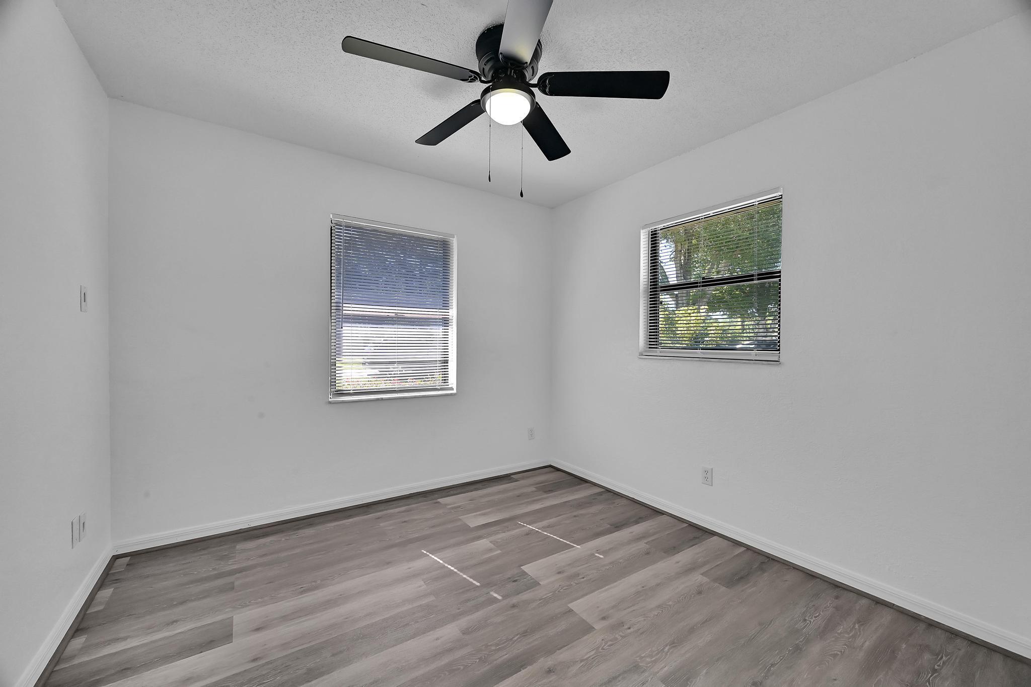 LAKE HAVEN EST SEC 2 - Residential Lease