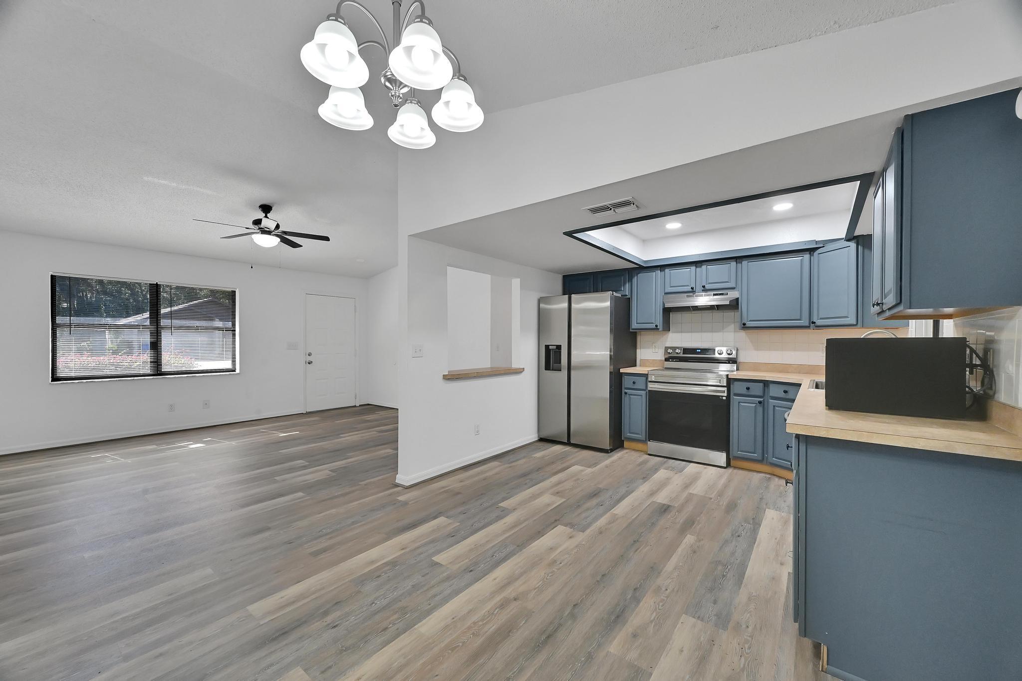 LAKE HAVEN EST SEC 2 - Residential Lease