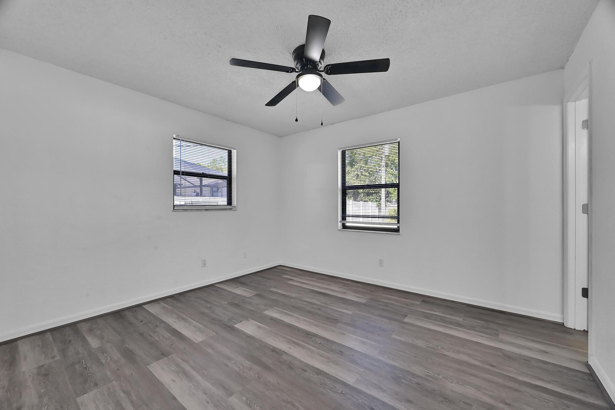 LAKE HAVEN EST SEC 2 - Residential Lease