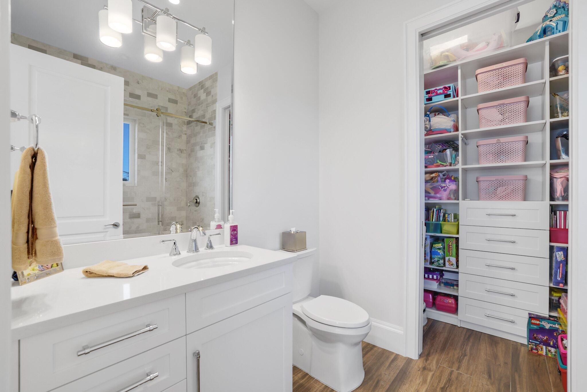 VENETIAN ISLES 1ST SEC - Residential