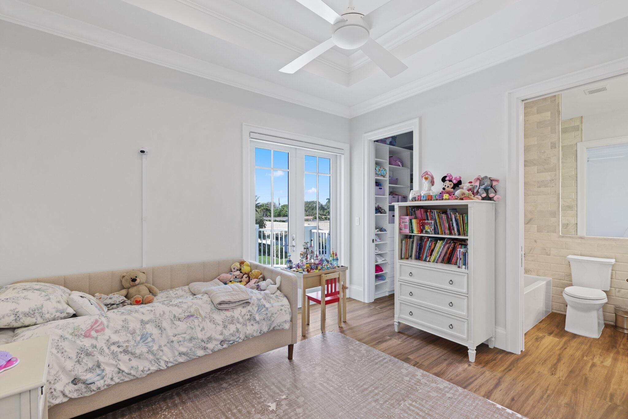 VENETIAN ISLES 1ST SEC - Residential