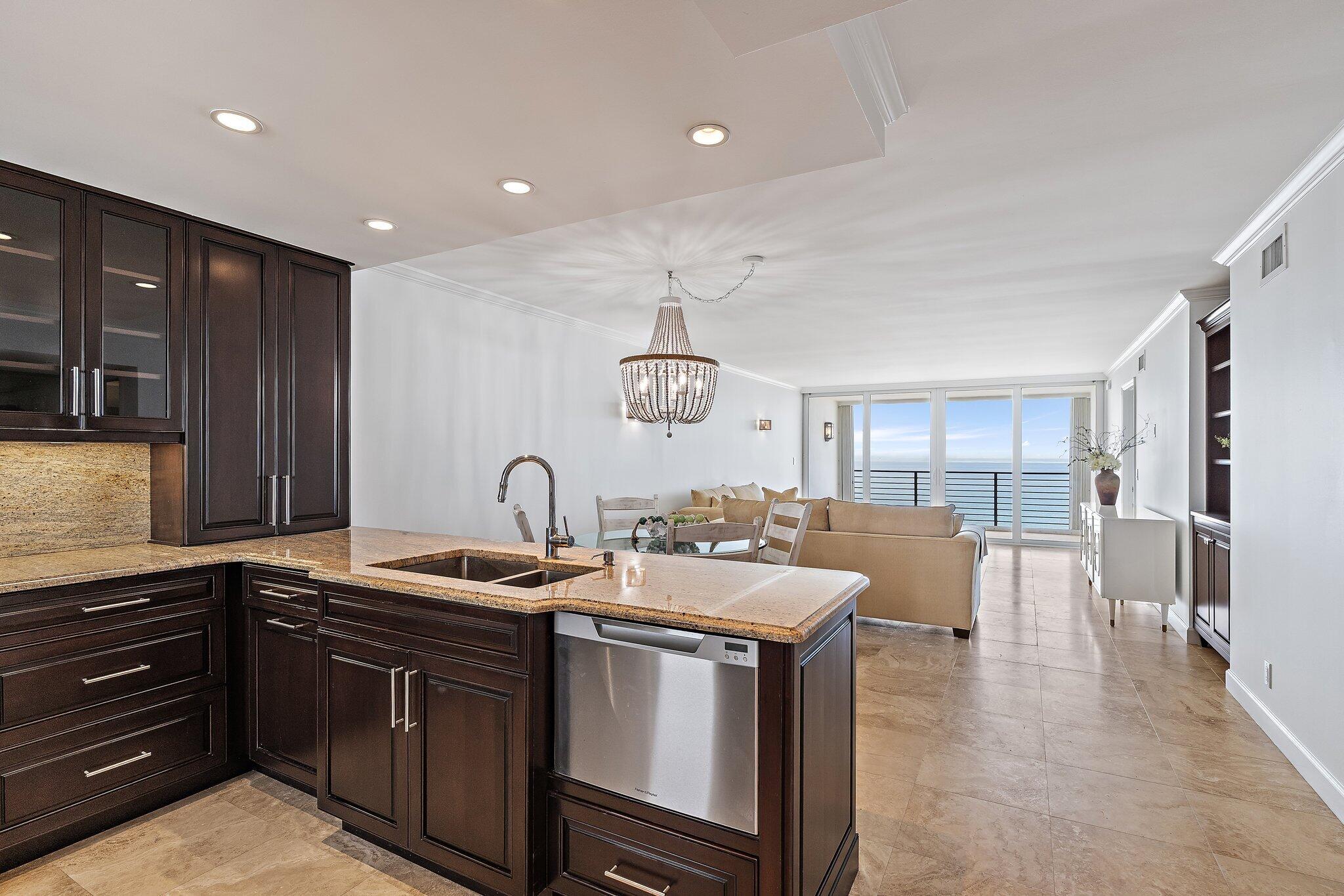 900 Ocean Drive 705