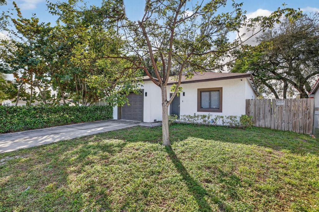 Photo of 205 NW 27th Terrace, Fort Lauderdale, FL 33311 (MLS # R11158004)